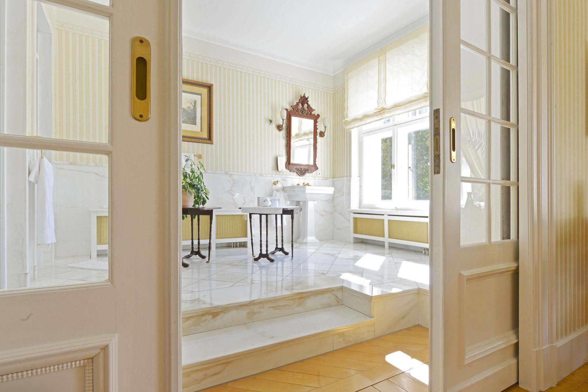 Schlosshotel Villa Westerberge アッシャースレーベン エクステリア 写真