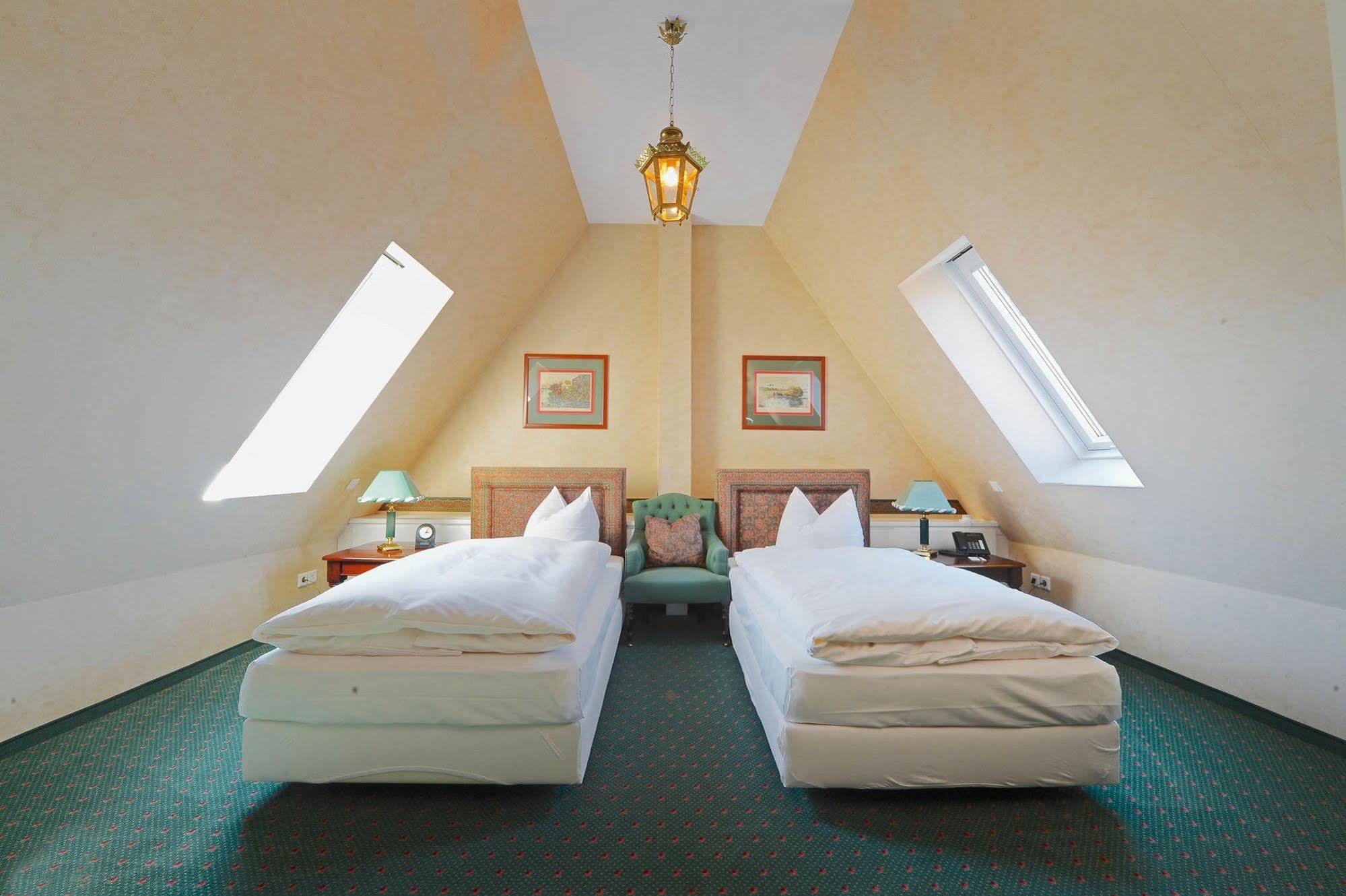 Schlosshotel Villa Westerberge アッシャースレーベン エクステリア 写真
