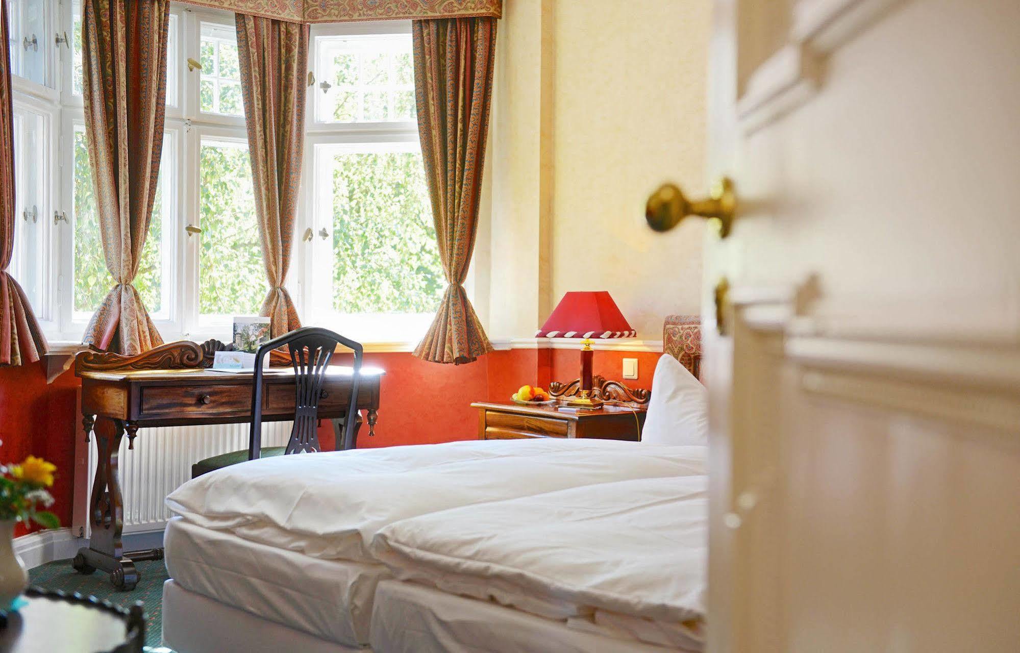 Schlosshotel Villa Westerberge アッシャースレーベン エクステリア 写真